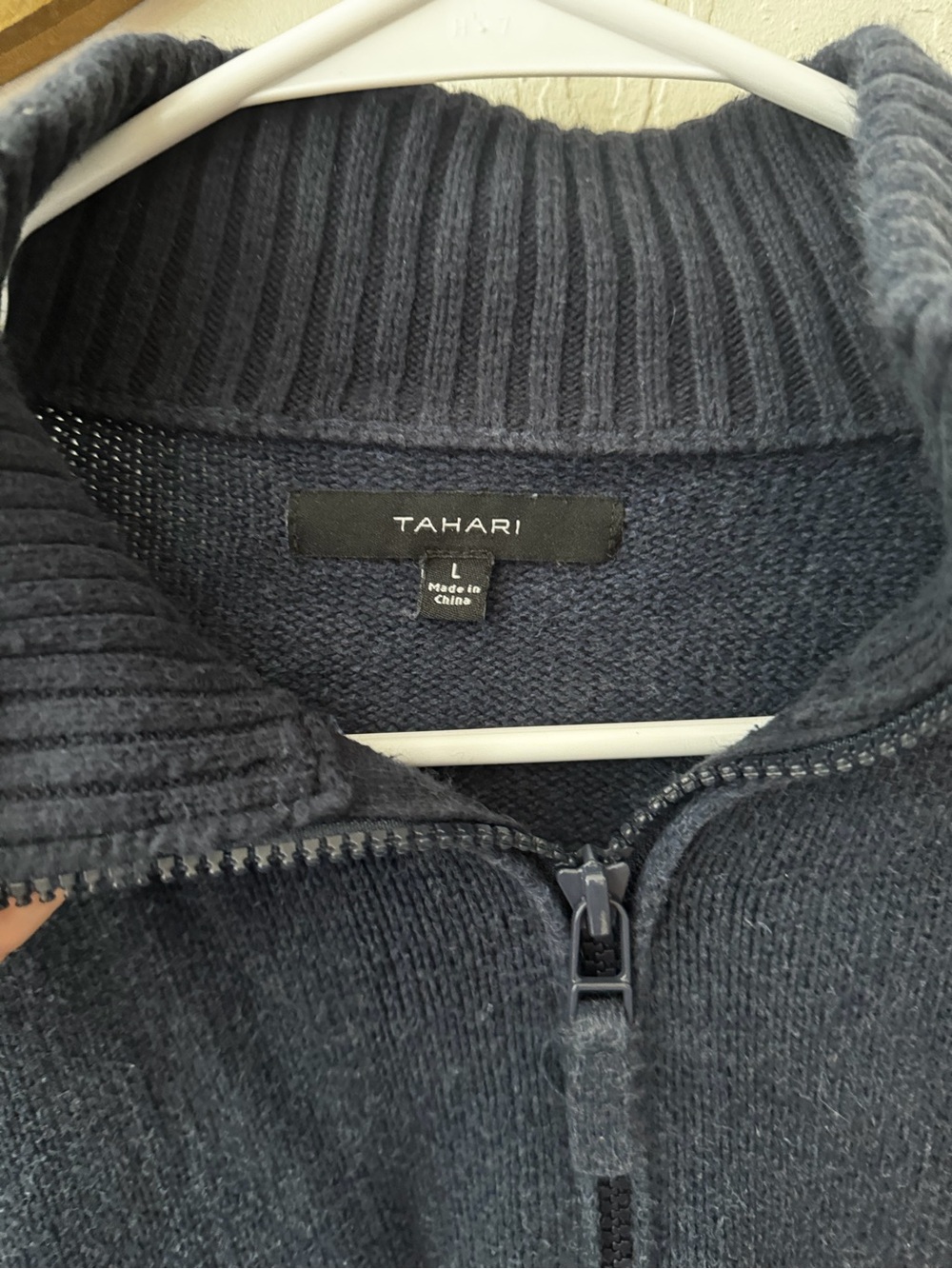 Tahari Men’s navy blue striped Henley sweater large - Picture 5 of 6